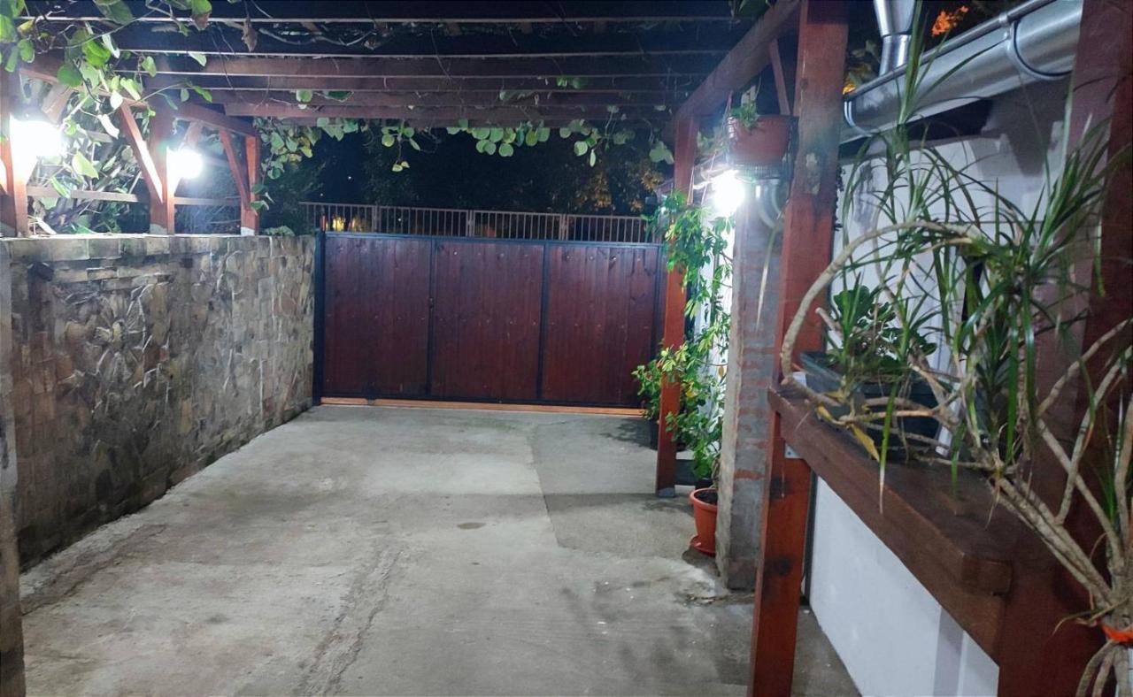 Airport Apartment Air Surčin エクステリア 写真